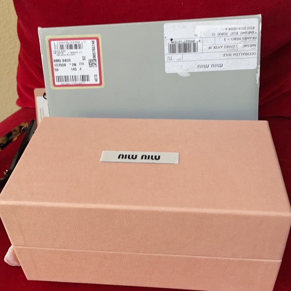 Almost new Miu Miu sunglasses with crystal - Picture 6 of 6